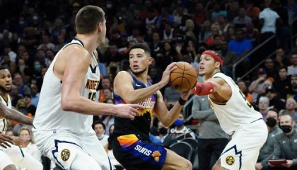 爱游戏网页-上下半场判若两队 太阳新赛季惨淡开场